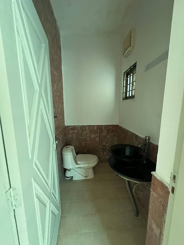 Beautiful house for rent in reasonable amount 6