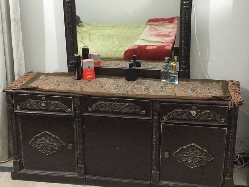 dressing table is up for sale 1