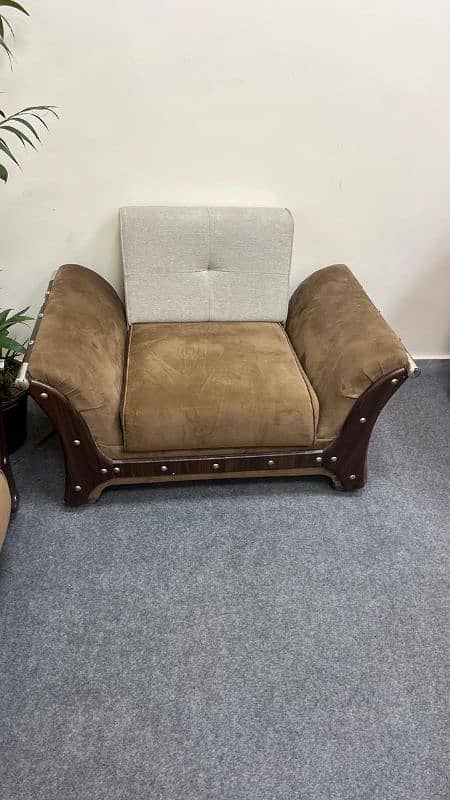 Luxury Style Sofa Set in Good Condition 1