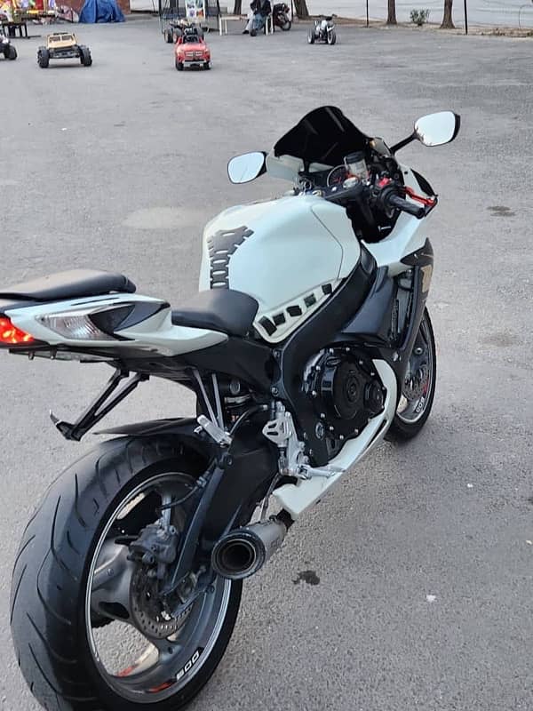 Suzuki Gixxer Betr r1 r6 excellent condition 2