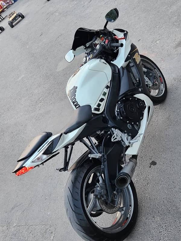 Suzuki Gixxer Betr r1 r6 excellent condition 9