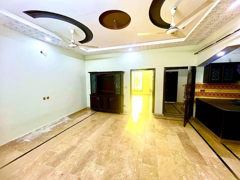 8 MARLA USED HOUSE FOR SALE MULTI F-17 ISLAMABAD ALL FACILITY 1