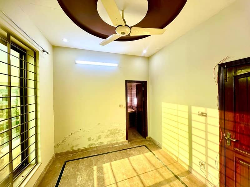 8 MARLA USED HOUSE FOR SALE MULTI F-17 ISLAMABAD ALL FACILITY 7