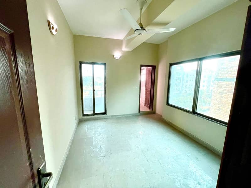 2 BEDROOM CORNER FLAT FOR SALE MULTI F-17 ISLAMABAD ALL FACILITY 4