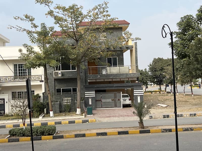 8 MARLA LUXURY BRAND NEW HOUSE FOR SALE F-17 ISLAMABAD ALL FACILITY 35