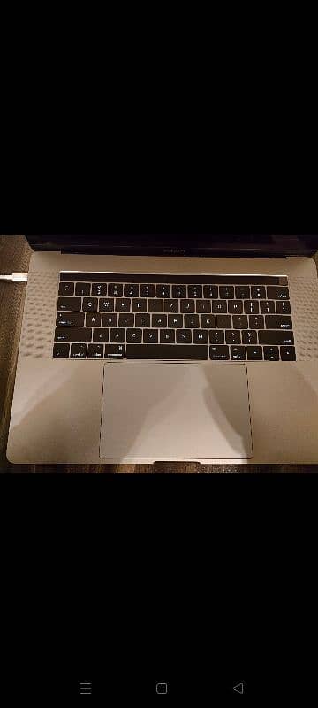 MAC BOOK PRO 15 INCHES 8