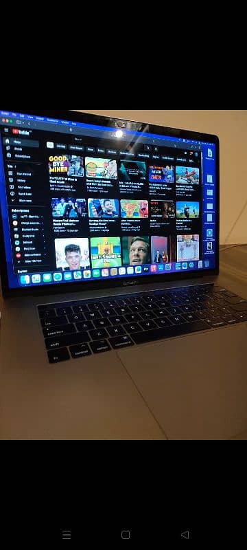 MAC BOOK PRO 15 INCHES 9