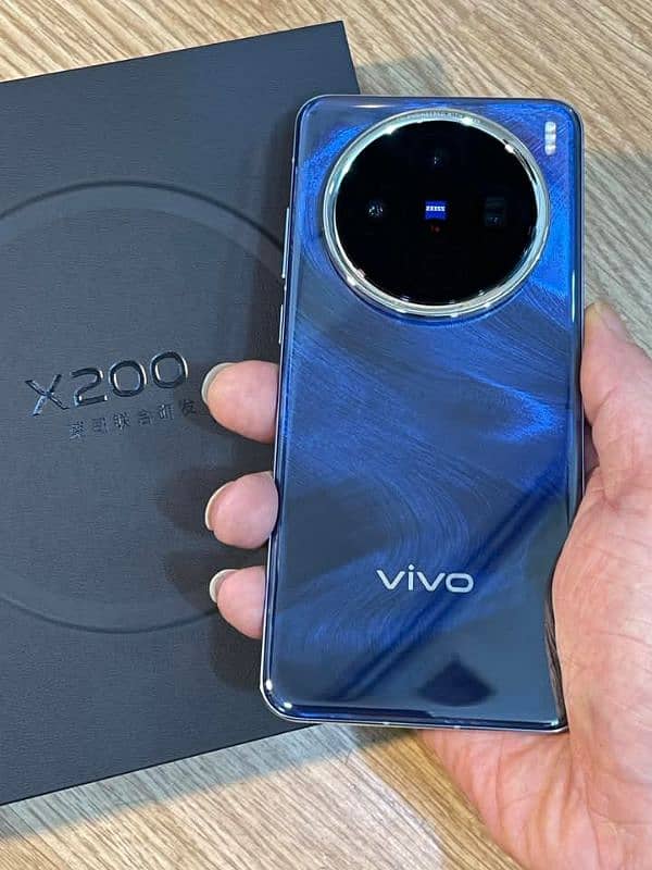 vivo x200 pro 12/512 GB 03230916581 my what'sap 0