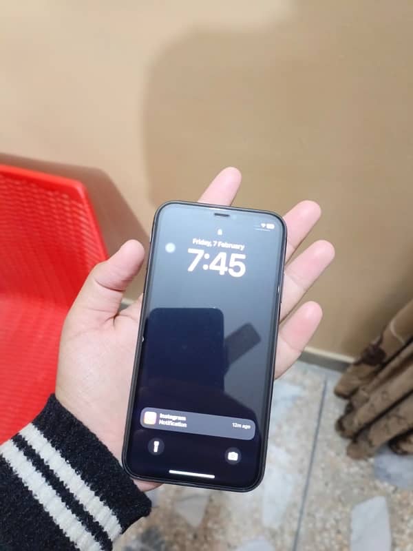 iphone 11 non pta(price still negotiable) 5