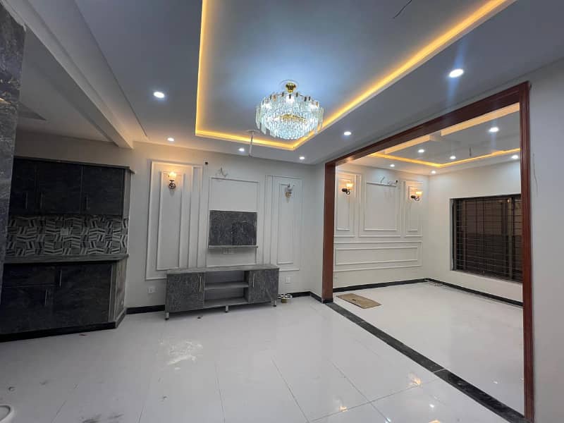 125 SQ yards Ali block villa for sale visit possibltiy 13