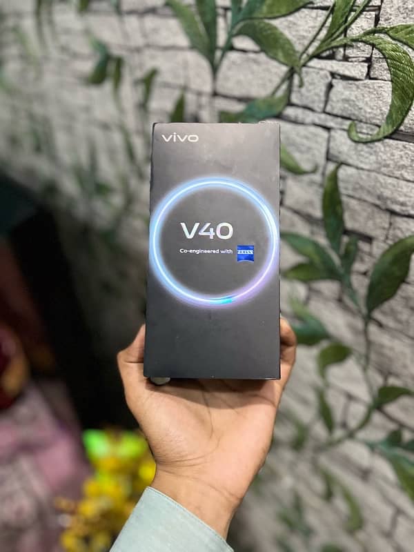 Vivo V40 just open box 12/256 3