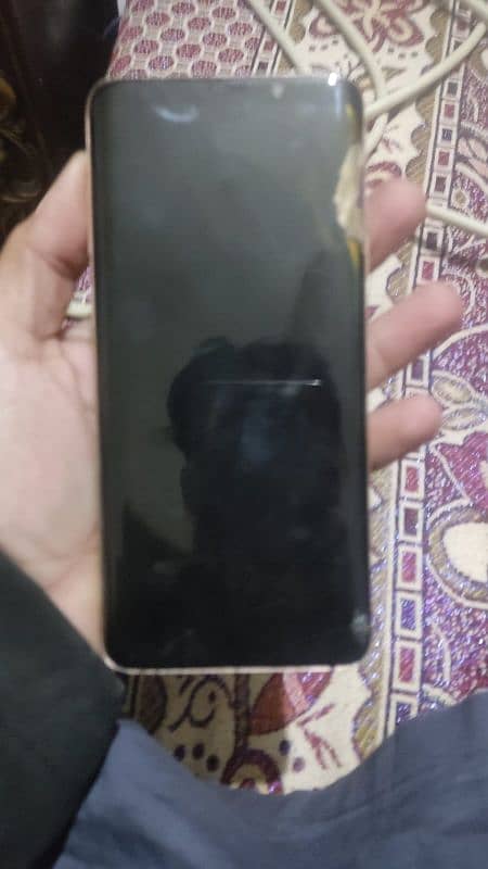 Samsung Galaxy S9 plus panel broked , from dubai 6/64 3