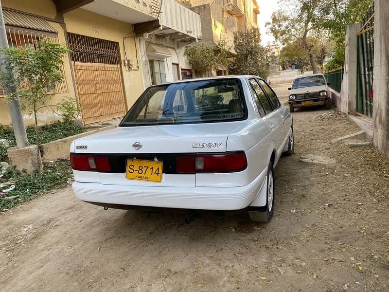 Nissan Sunny 1991 4