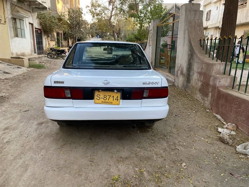 Nissan Sunny 1991 9