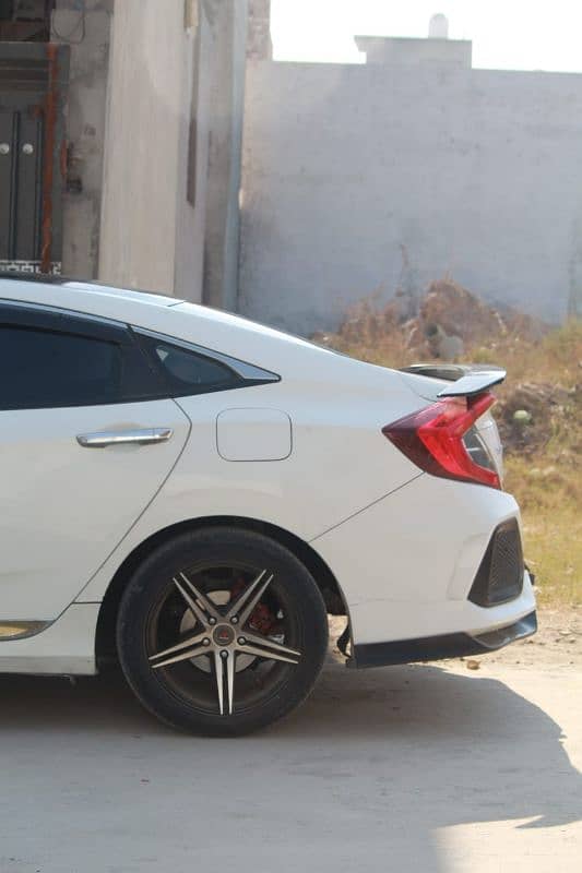 Honda Civic Oriel 2018 12