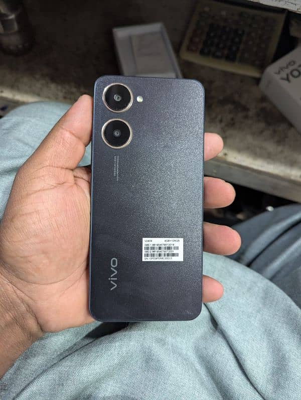 vivo y 03t    4 / 128 with box 4