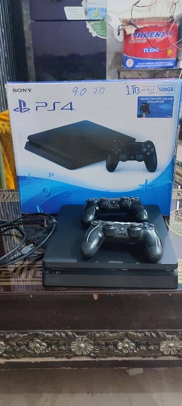 Playstation 4 Slim jailbreak 1 tb with Box 2