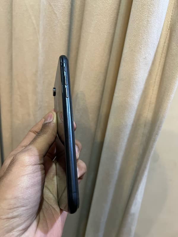 iPhone XR 64 GB 2