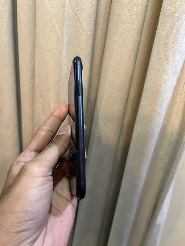 iPhone XR 64 GB 3