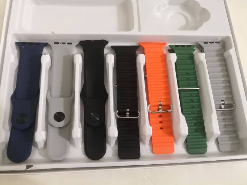 Smart Watch Ultra 9 with 7 Straps 4