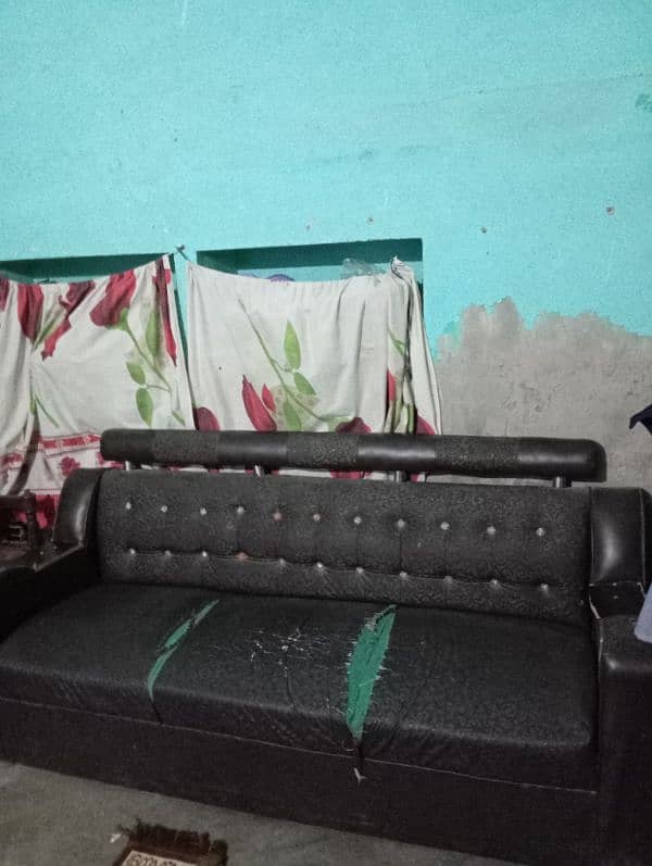 Large Sofa in Good condition 2