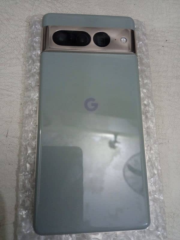 Google pixel 7 pro (12/128gb green colours) 2