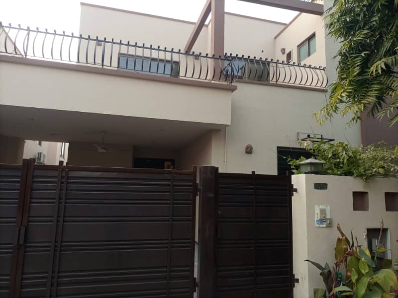 4 Beds Villa 10 Marla Ideal Location House for Sale in DHA Phase 8 Lahore in Low Price 0