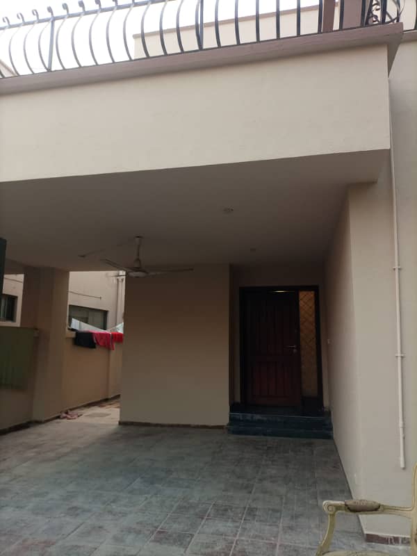 4 Beds Villa 10 Marla Ideal Location House for Sale in DHA Phase 8 Lahore in Low Price 1