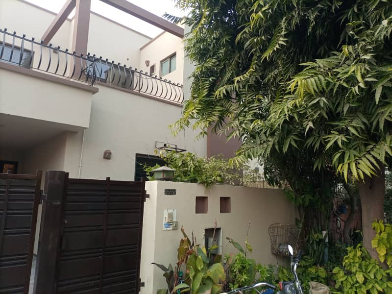 4 Beds Villa 10 Marla Ideal Location House for Sale in DHA Phase 8 Lahore in Low Price 2