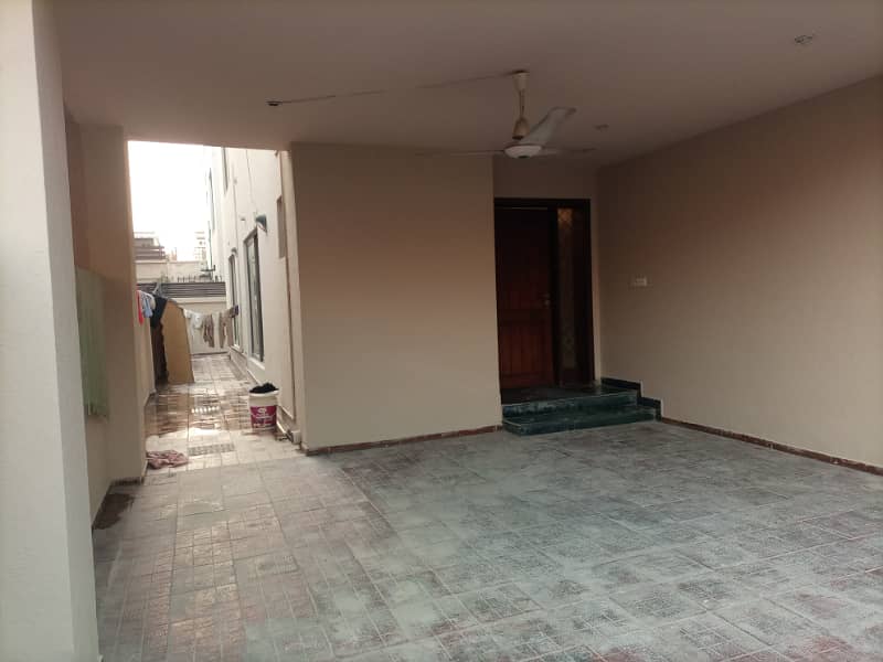 4 Beds Villa 10 Marla Ideal Location House for Sale in DHA Phase 8 Lahore in Low Price 3