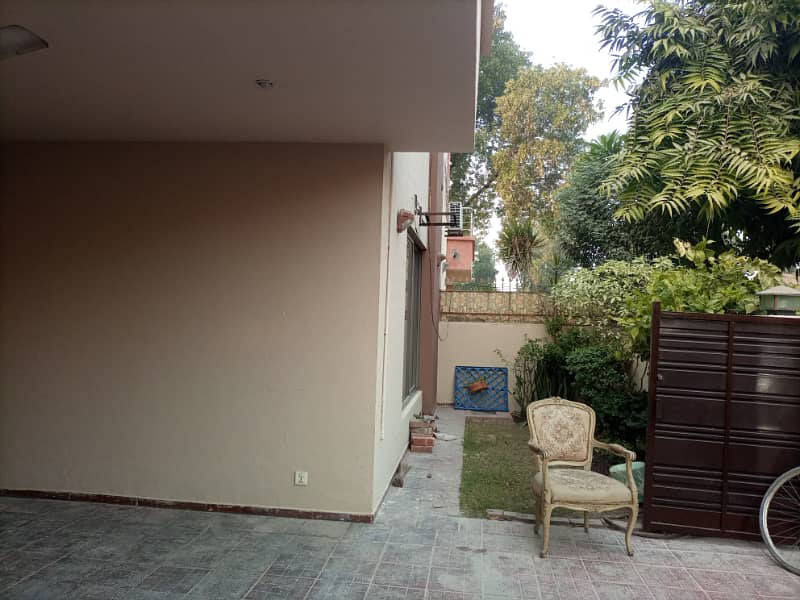 4 Beds Villa 10 Marla Ideal Location House for Sale in DHA Phase 8 Lahore in Low Price 4