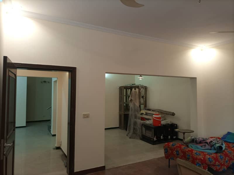 4 Beds Villa 10 Marla Ideal Location House for Sale in DHA Phase 8 Lahore in Low Price 10