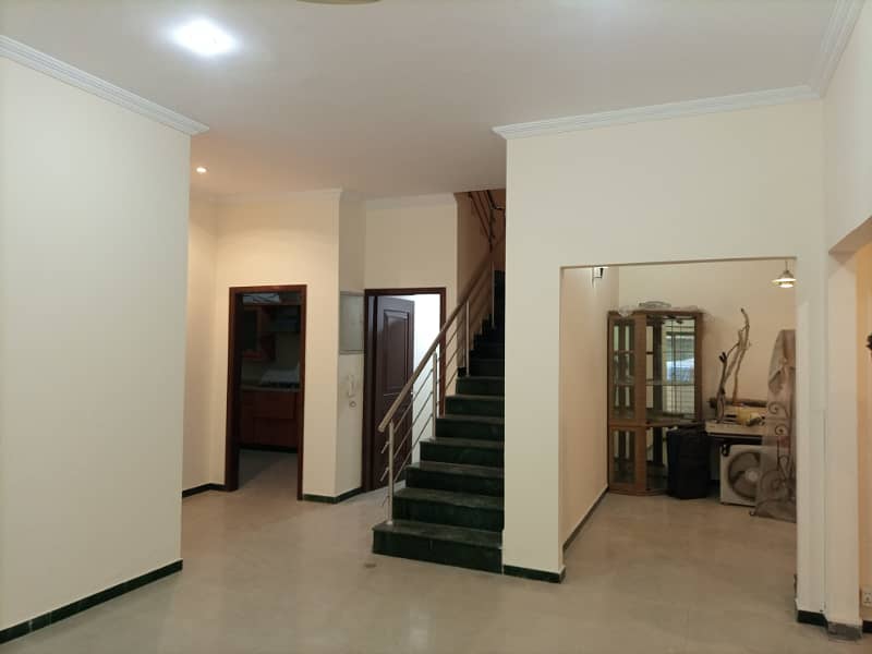 4 Beds Villa 10 Marla Ideal Location House for Sale in DHA Phase 8 Lahore in Low Price 16