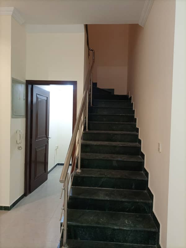 4 Beds Villa 10 Marla Ideal Location House for Sale in DHA Phase 8 Lahore in Low Price 17