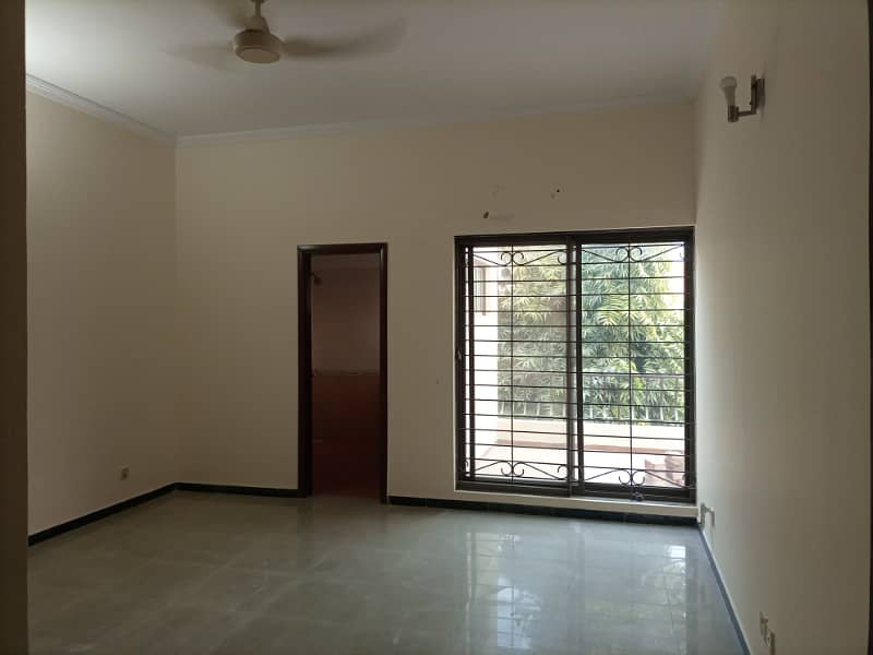 4 Beds Villa 10 Marla Ideal Location House for Sale in DHA Phase 8 Lahore in Low Price 21