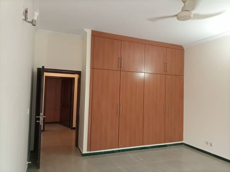 4 Beds Villa 10 Marla Ideal Location House for Sale in DHA Phase 8 Lahore in Low Price 24