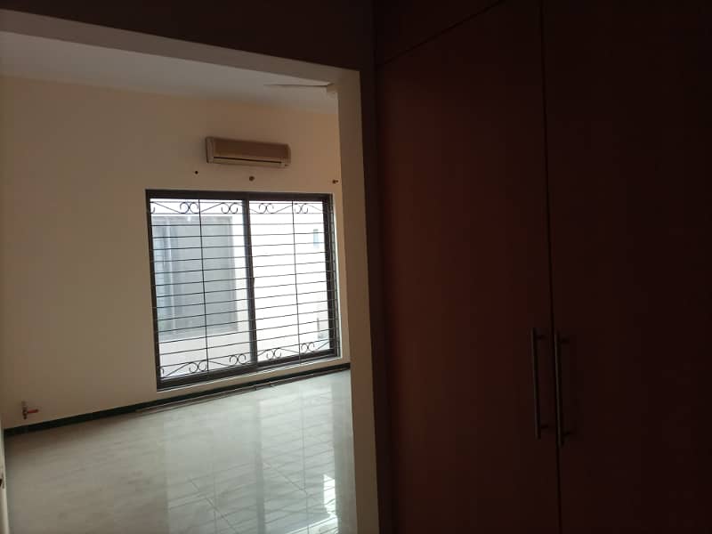 4 Beds Villa 10 Marla Ideal Location House for Sale in DHA Phase 8 Lahore in Low Price 27