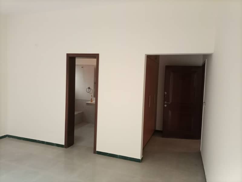 4 Beds Villa 10 Marla Ideal Location House for Sale in DHA Phase 8 Lahore in Low Price 29