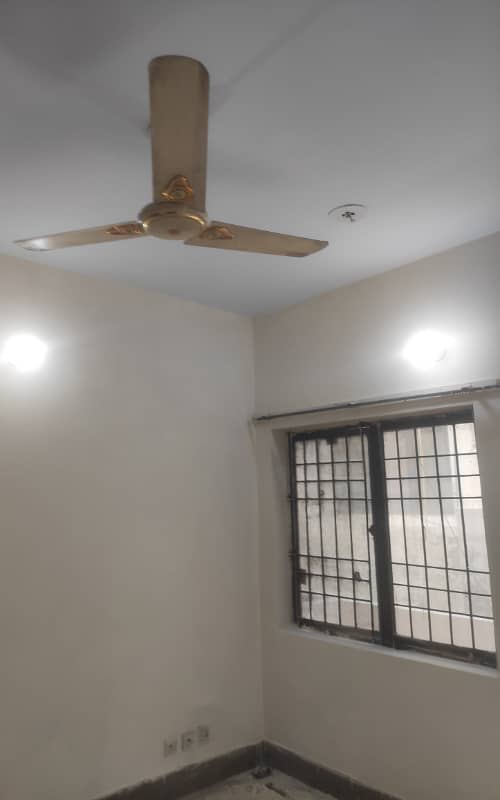 2 rooms upper portion for rent at G-11 0