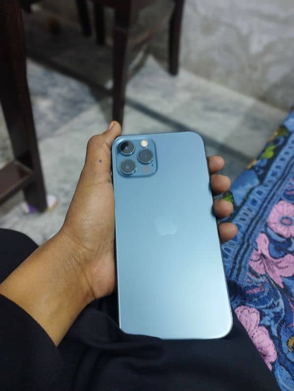 nice phone with excellent condition . iphone 12 pro 3