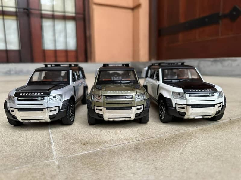 Die Cast Model Cars ( V8 Audi Rollroyse Dodge challenger G63) 12