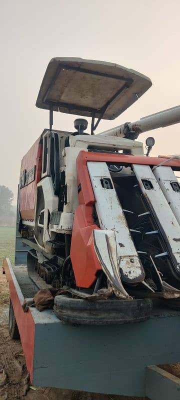 Kubota AR 90 AERO STAR Combine Harvester Working in Rice Field 4