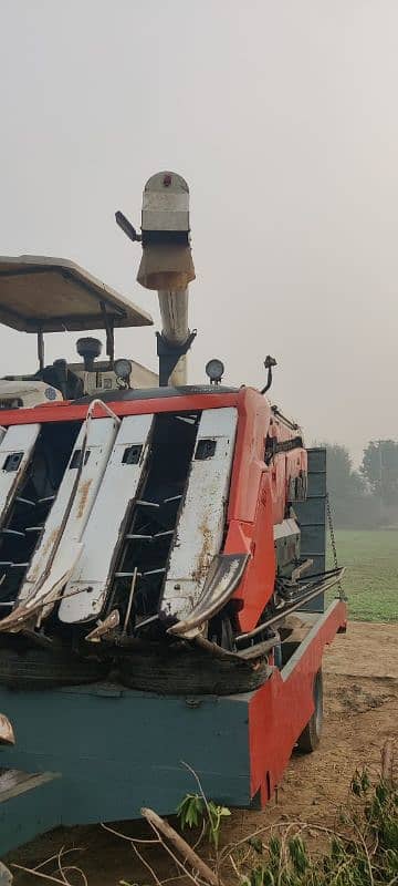 Kubota AR 90 AERO STAR Combine Harvester Working in Rice Field 8