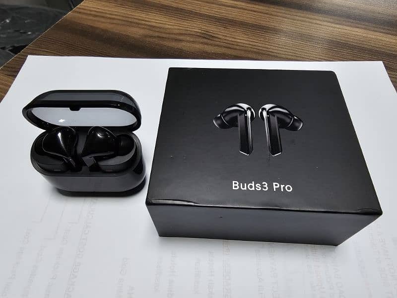 Samsung Galaxy Buds 3 Pro Gold Edition 1