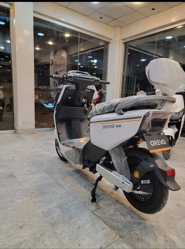 Orevo B2 Electric Scooty 1