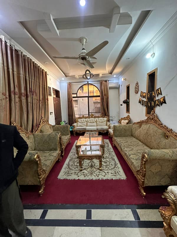 Vip portion for rent on vip location extention 2bed tv lounge drawing room 3bath kichan pani bijli gas sab available miters totally separate 0