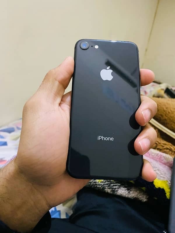 Iphone 8 (64gb) 10/9 Glass Crack ha But Totally Work and Genuine 1