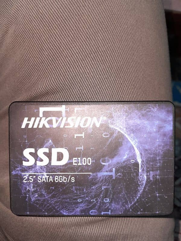 SSD 256 GB Hikvison E100 0