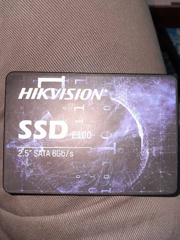 SSD 256 GB Hikvison E100 1