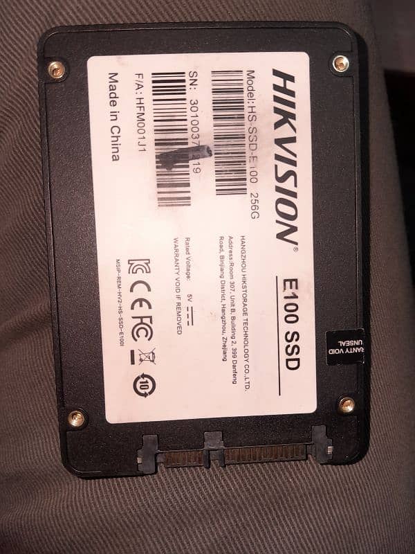 SSD 256 GB Hikvison E100 5